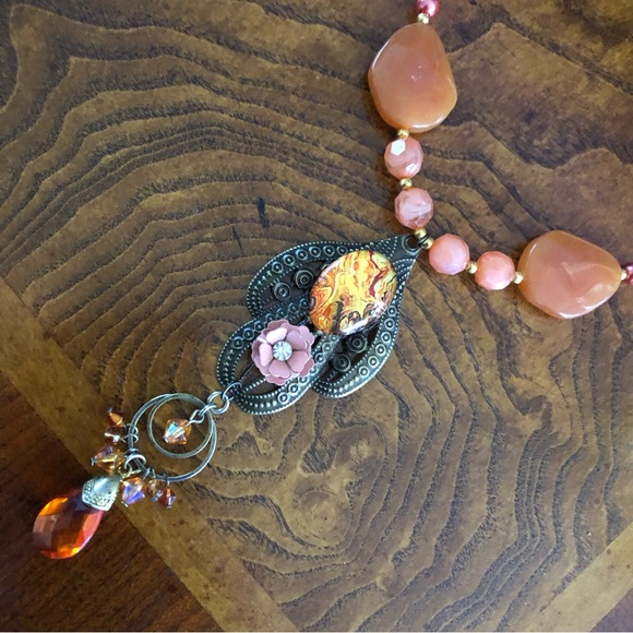 Handcrafted repurpose cabochon filigree pendant Czech glass Pearl necklace - Picture 8 of 9